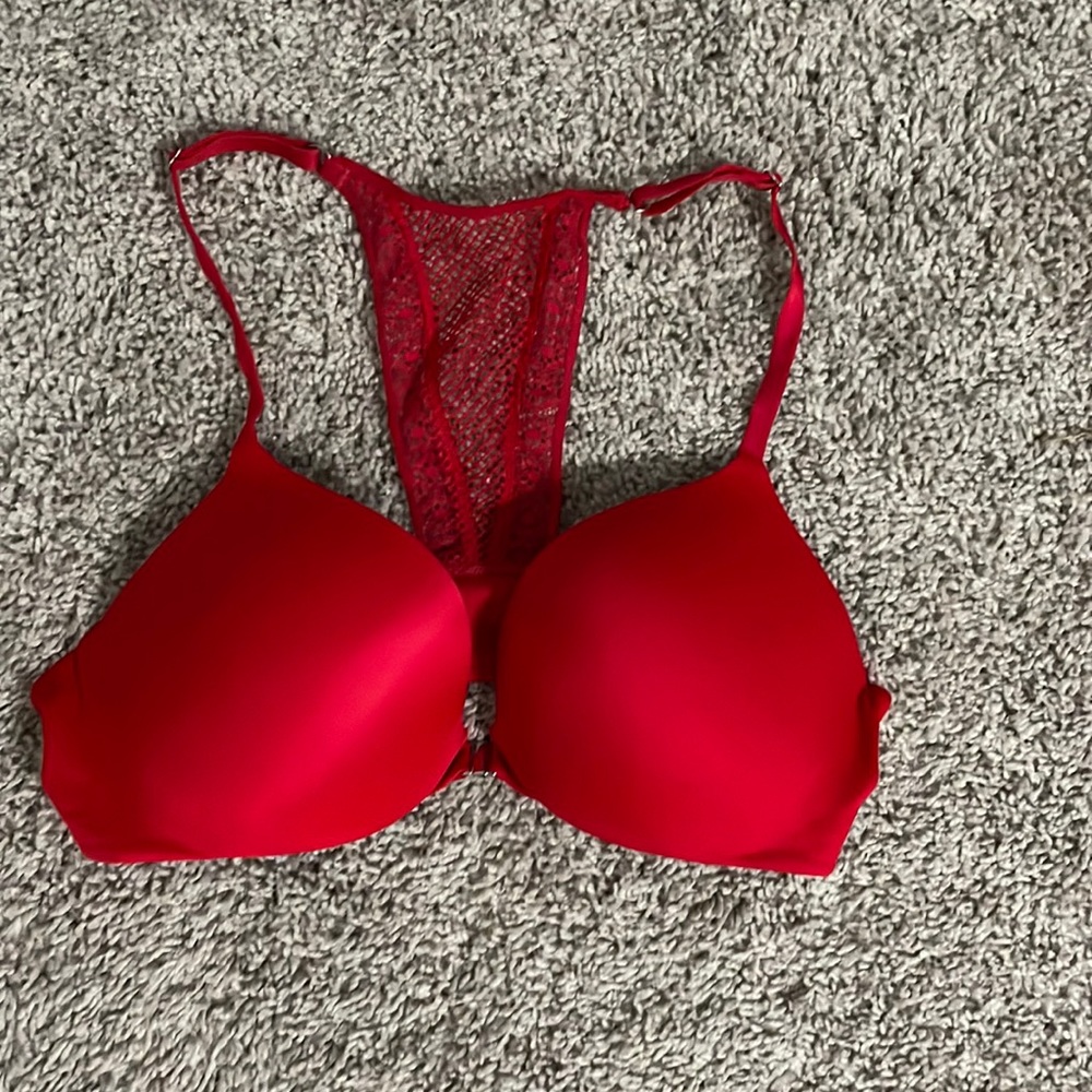 Victoria’s Secret, So Obsessed, T-back with lace decal, front clasp, color: red
